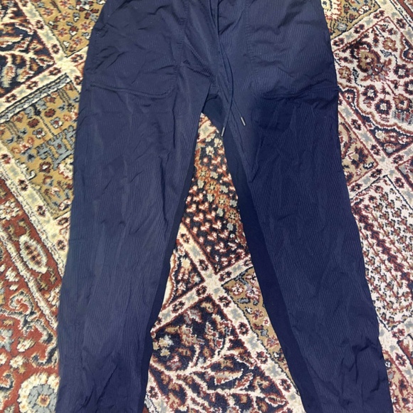 4 pairs of size 2 Lululemon bundle - Picture 3 of 6